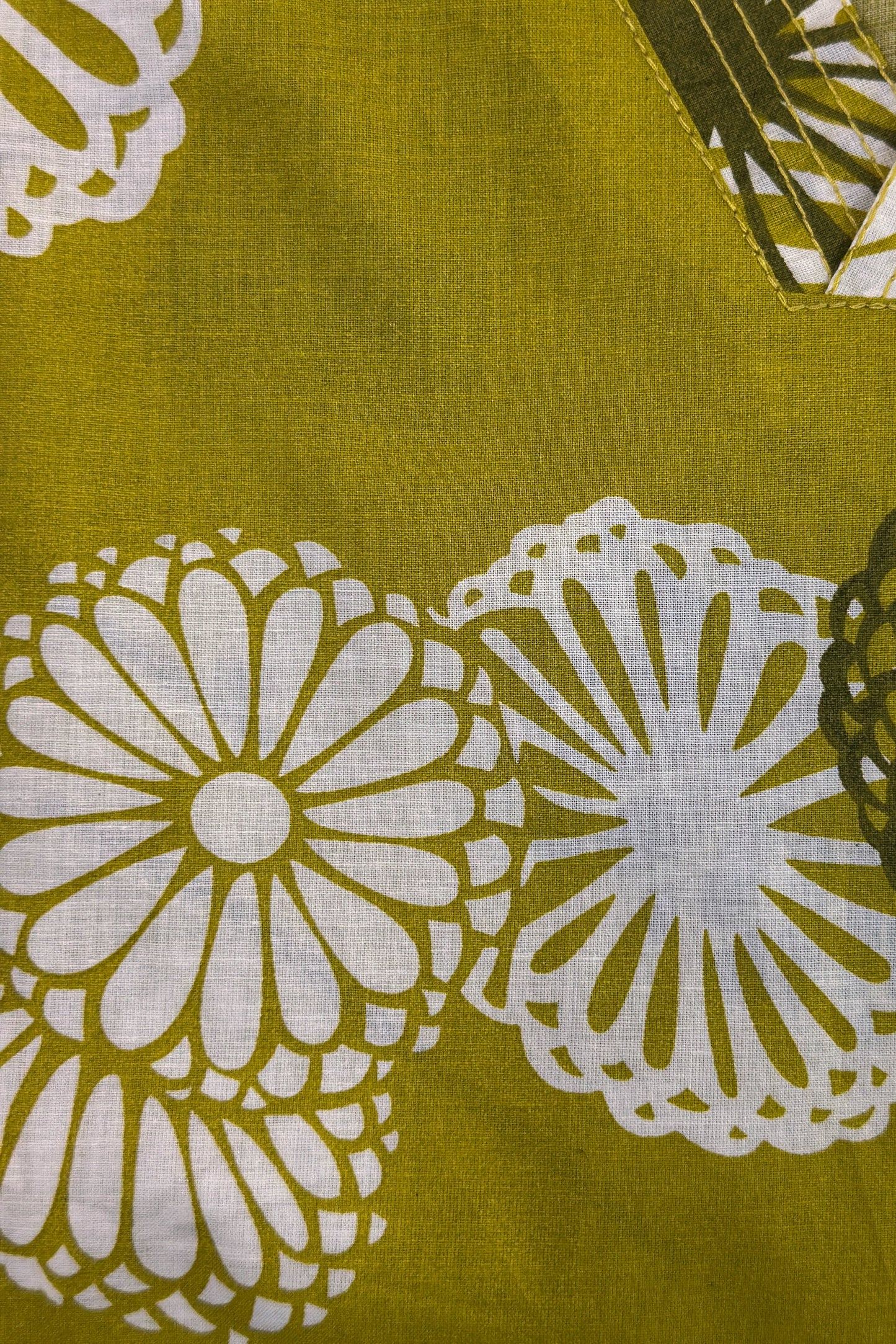 Women’s Olive Green Floral Co-ord Set – Contemporary Chic with Nature-Inspired Prints