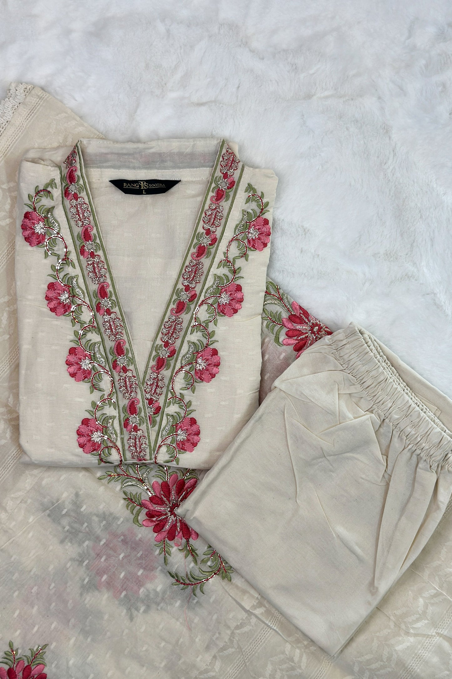 Ivory Embroidered Festive Kurta Set – Rang Sootra Elegance in Floral Detailing