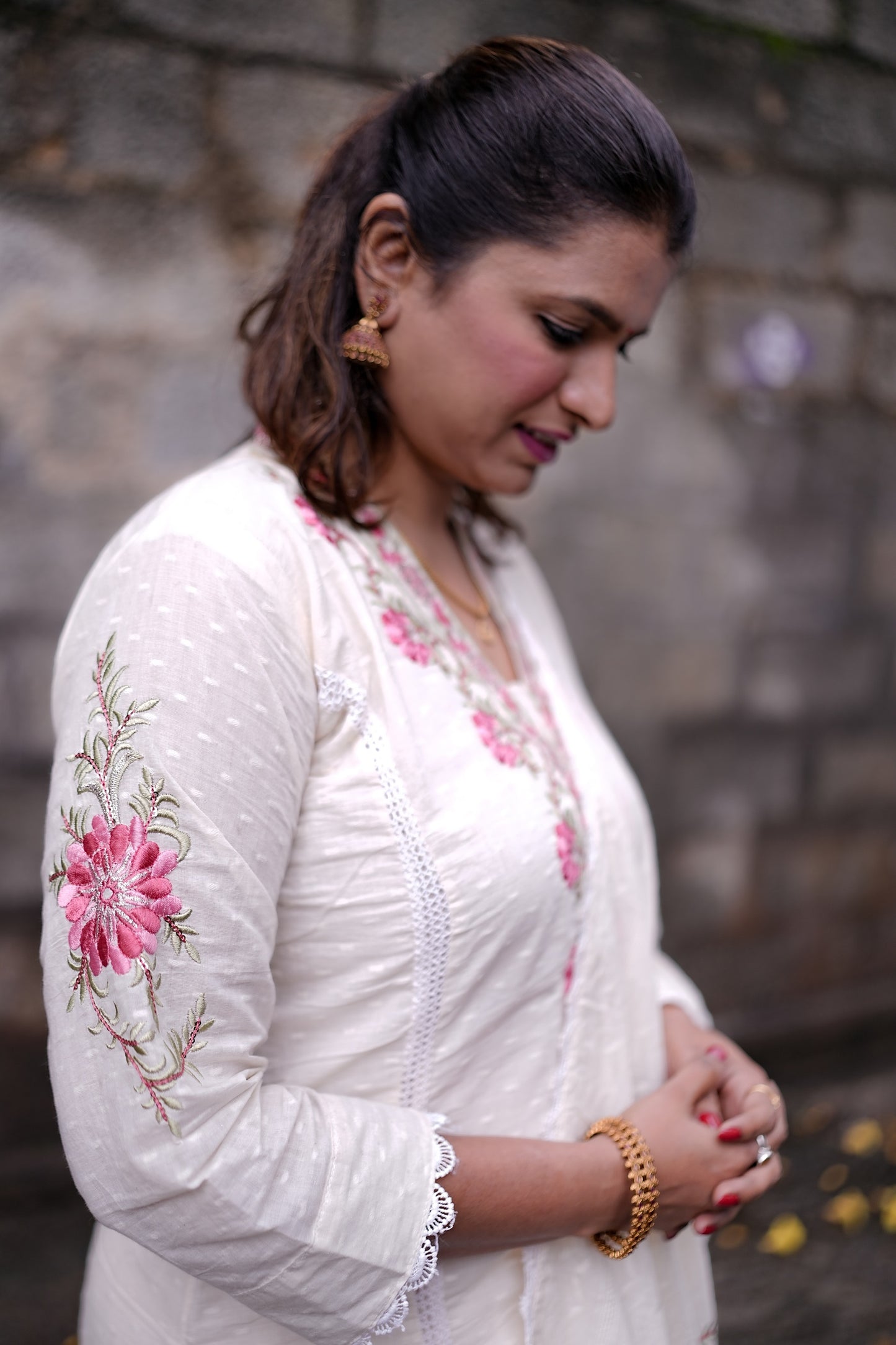 Ivory Embroidered Festive Kurta Set – Rang Sootra Elegance in Floral Detailing